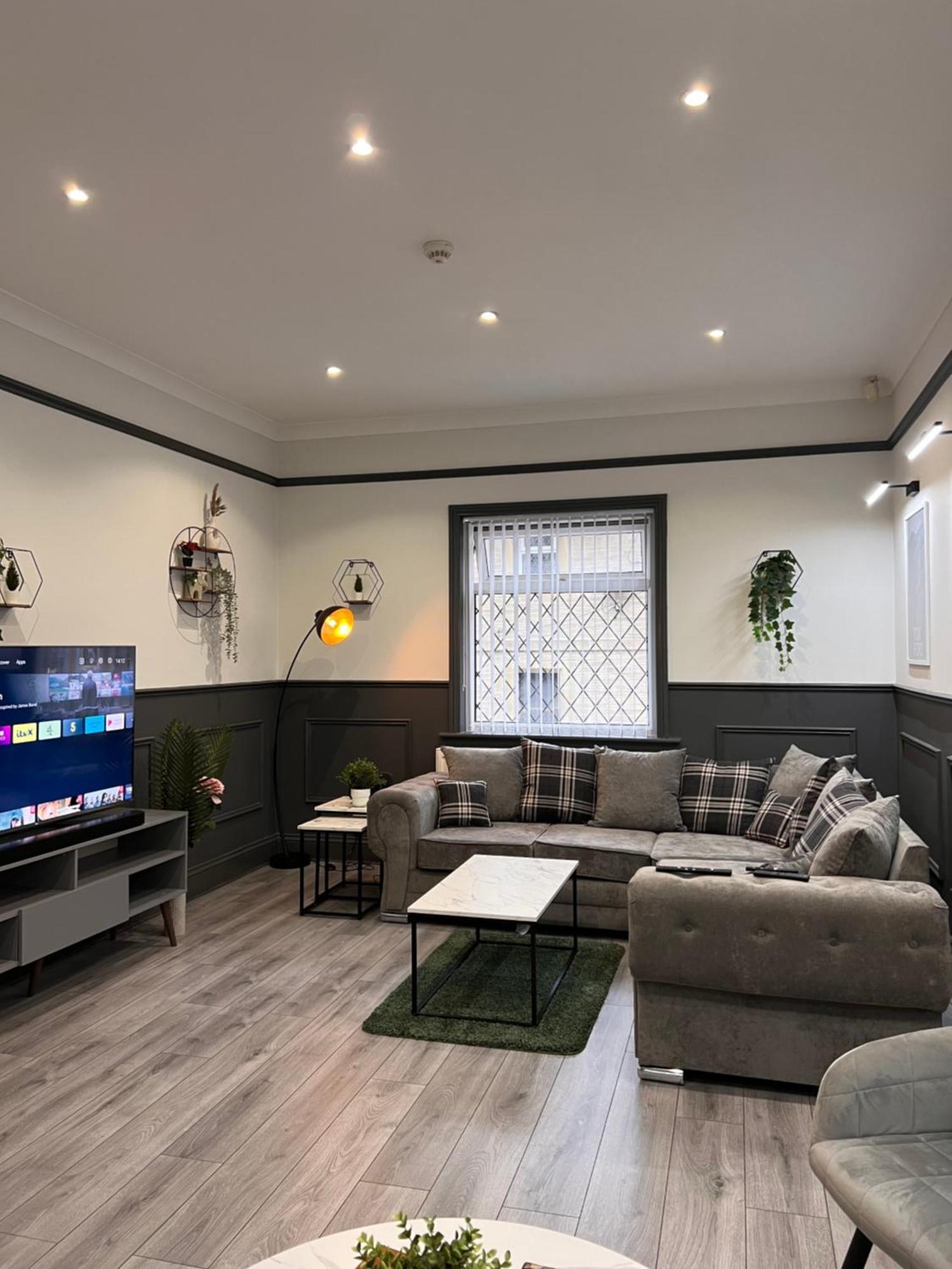 Cosy Detached House In Bradford Holiday home